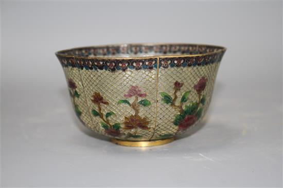 A Chinese plique a jour bowl lobed bowl, with floral decoration, diameter 13cm, height 7cm